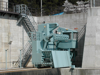 水力発電所取水口除塵機