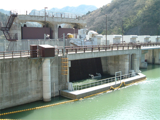水力発電所取水口除塵機