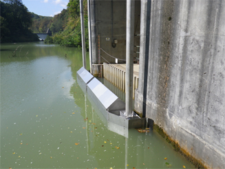 水力発電所取水口ポンツーン